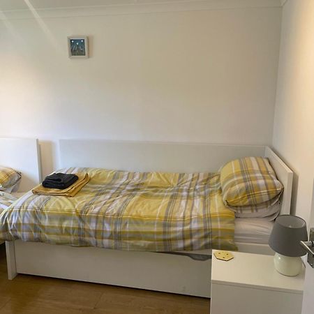 Saint Cleer Bumblebee Lodge מראה חיצוני תמונה